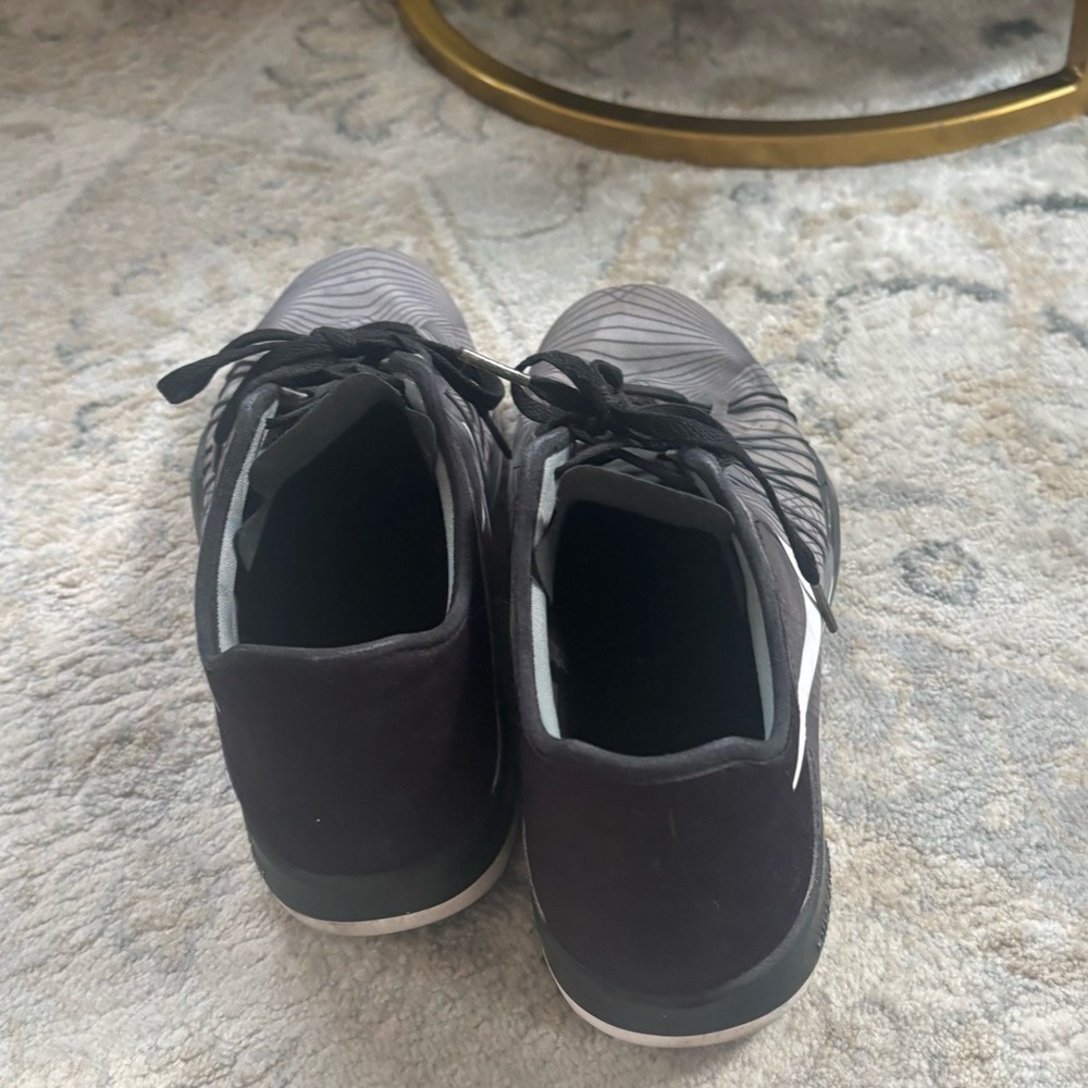 Nike Black and White Athletic Shoes with Breathable Mesh - Picture 4 of 5